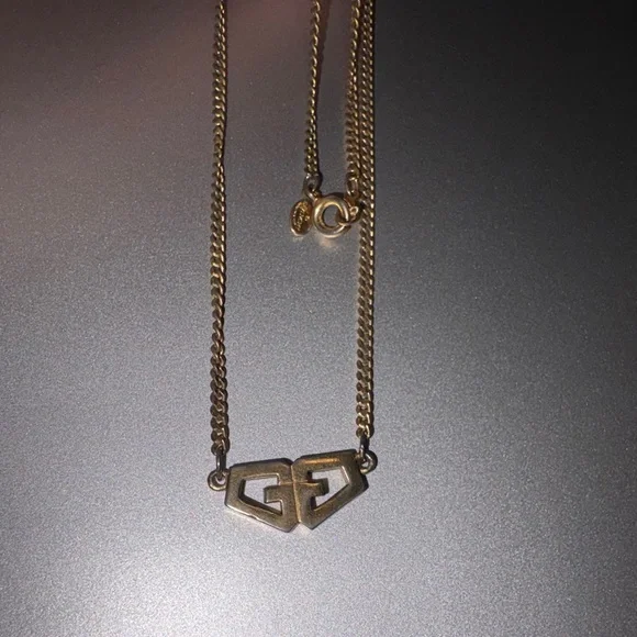 vintage 1979 Givenchy gold-plated necklace with a double G logo pendant - Picture 2 of 5